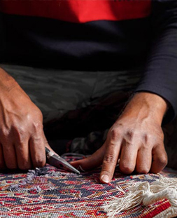 رفو گری قالی در قالیشویی نوبنیاد